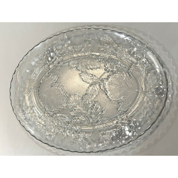 Vintage Oval Glass Serving Platter – Grape & Leaf Pattern – 18"x13.5" – Elegant - Picture 2 of 10